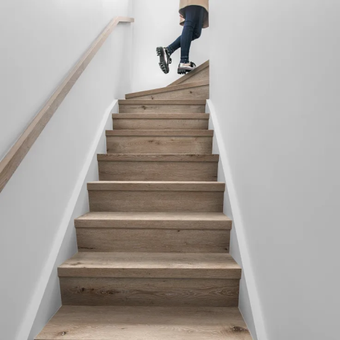 Coretec stair acorn D recouvrement latéral